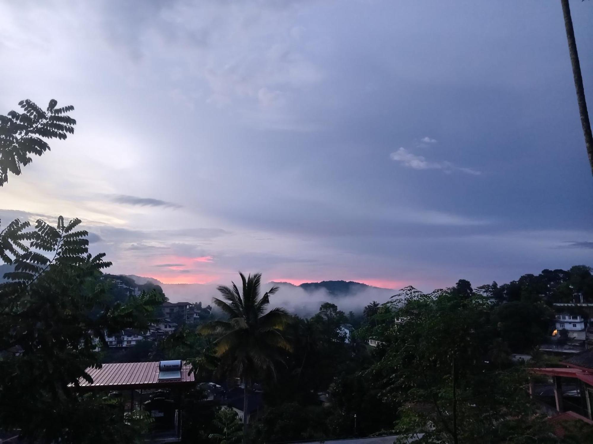 Fly Infinity - Home Stay Kandy Exterior foto